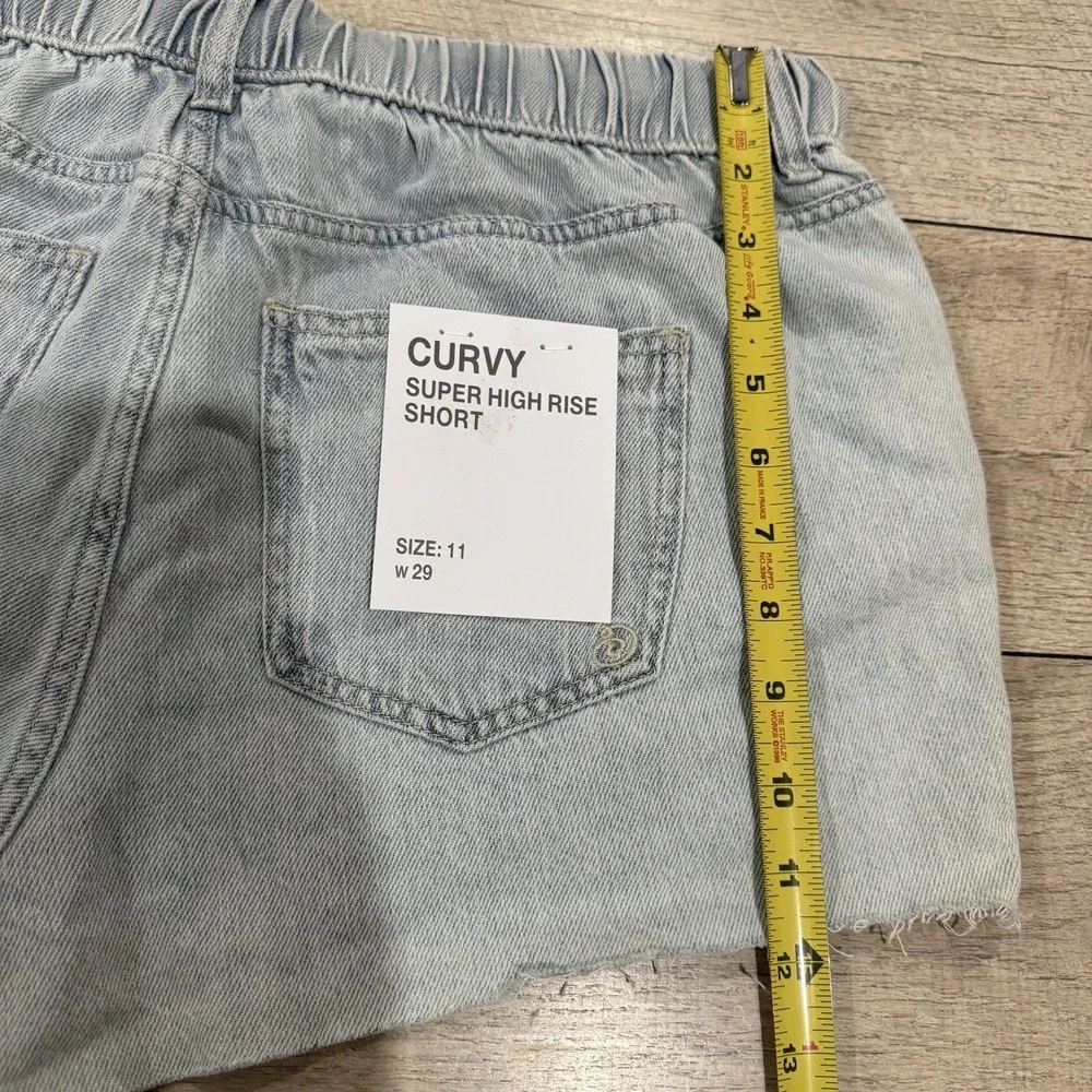Indigo Rein Women's Light Denim Super Curvy High Rise Shorts Size 11 NWT